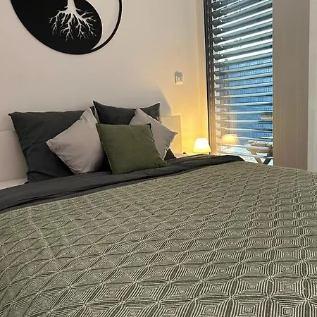 La Apartment *