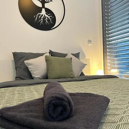 La Apartment *