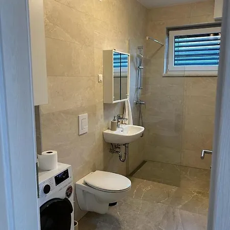 La Apartment *