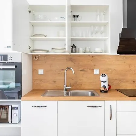 La Apartment *